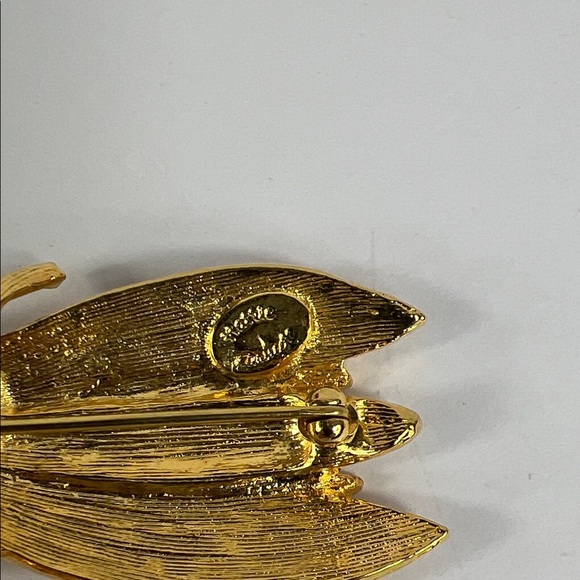 Vintage Hattie Carnegie Cicada Trembler Brooch FLAW - Picture 7 of 8